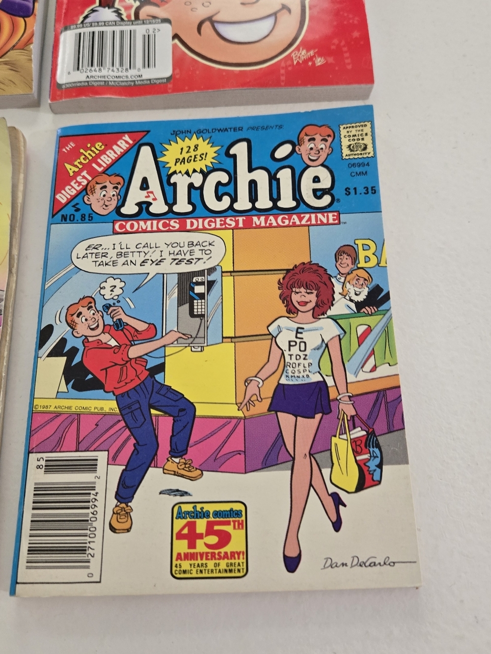 2 Archie Digest Comics Halloween Special Christmas 2 Archie Digest Magazines - Picture 5 of 9